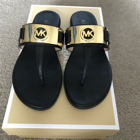 Michael Michael Kors Warren Patent Leather Thong Sandal (Black)